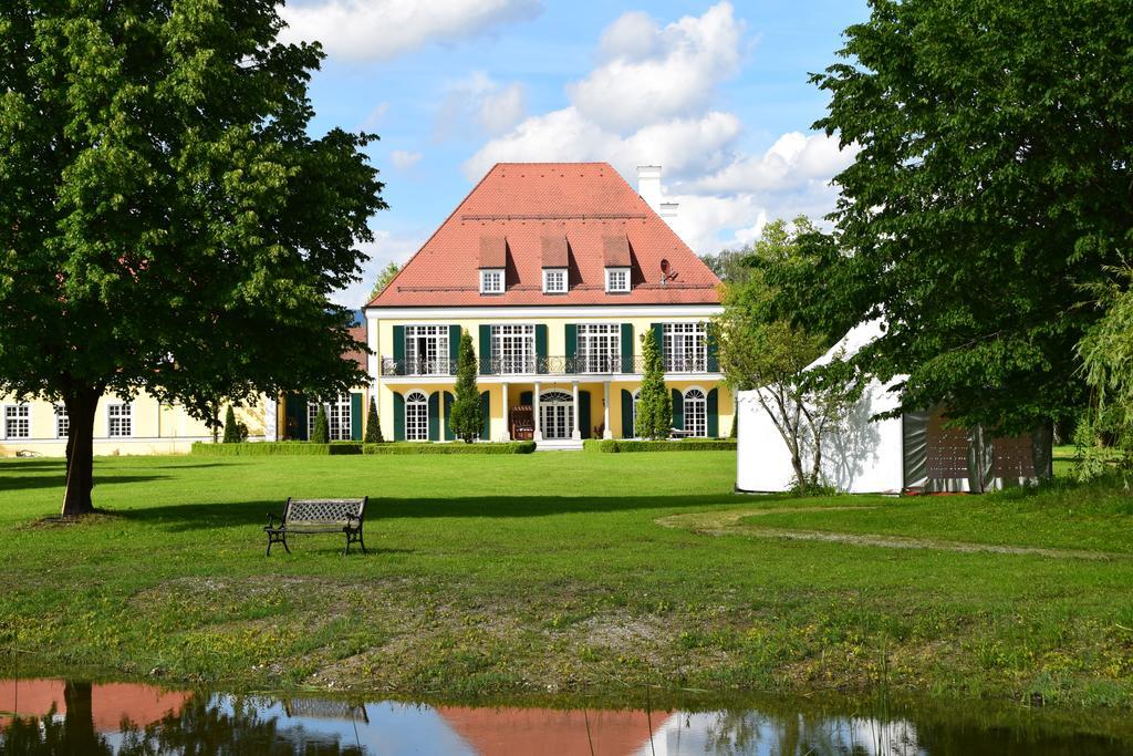 Gut Altholz Landhotel Und Restaurant Hutter Plattling Exterior foto